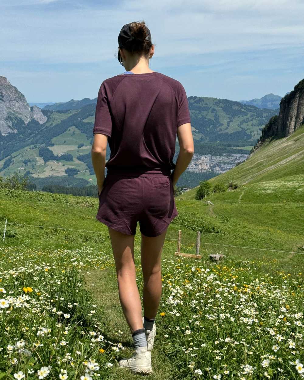 Spazieren –  über Wiesen 🌸 